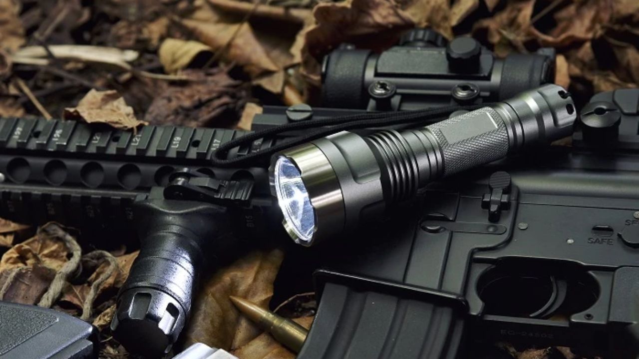 How to Properly Use a Tactical Flashlight in an Emergency Situation